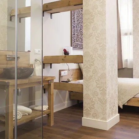 Radha 3* لوسبيتاليت دي يوبريغات